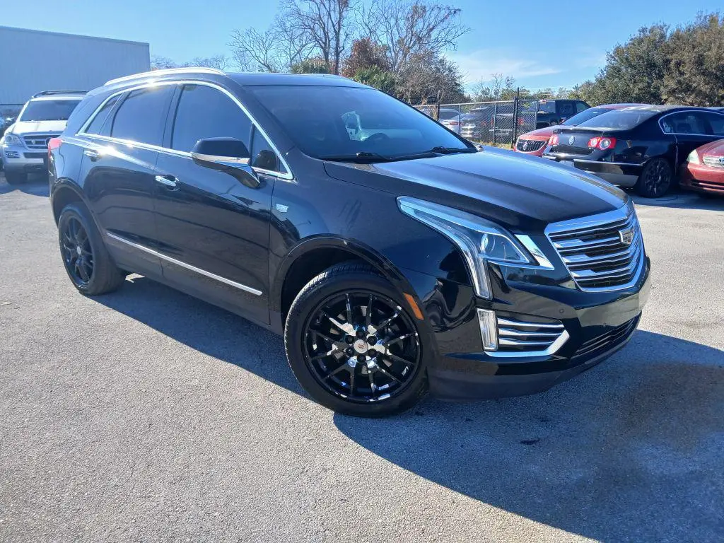 2017 Cadillac XT5 Luxury in Black