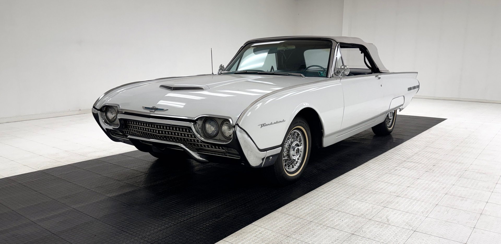 1962 Ford Thunderbird