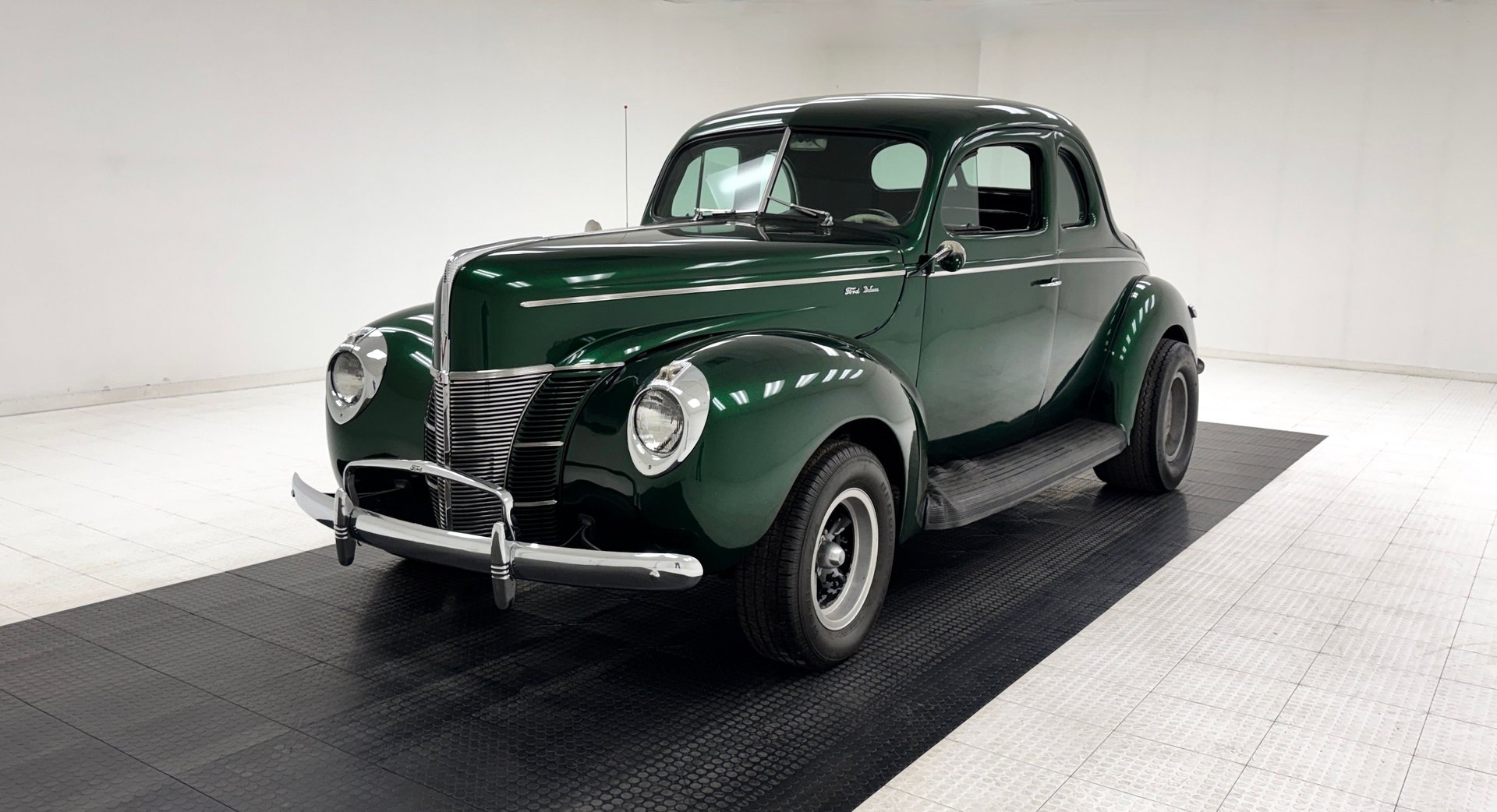 1940 Ford Deluxe in Green