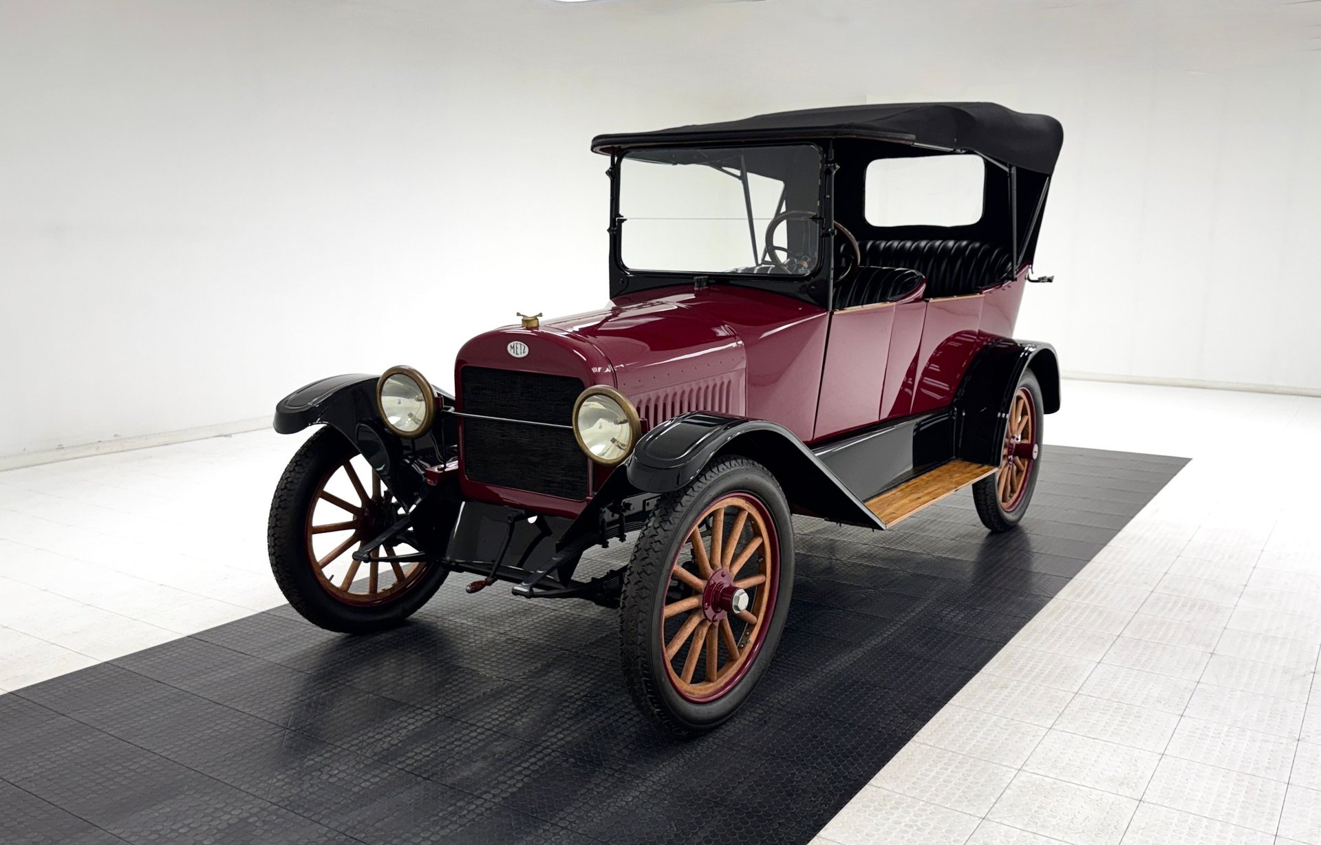 1917 Metz Model 25 in Maroon