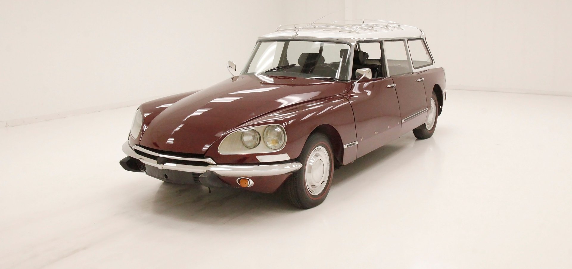 1969 Citroen D21 Luxe in Maroon