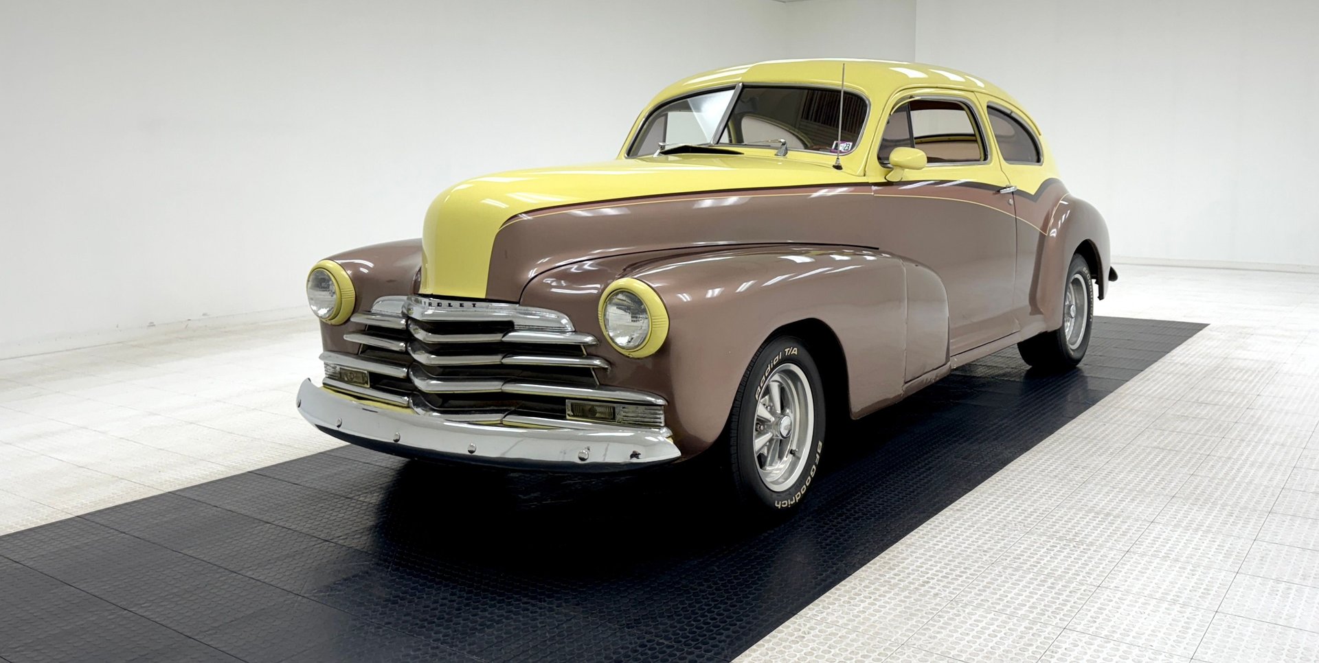 1947 Chevrolet Fleetline in Yellow