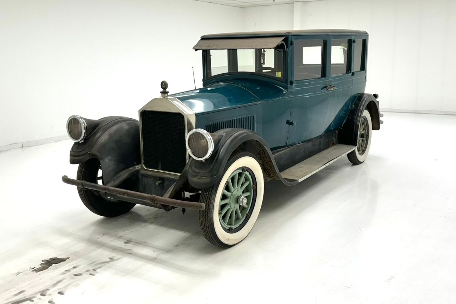 1927 Pierce Arrow Model 80 in Dark Green