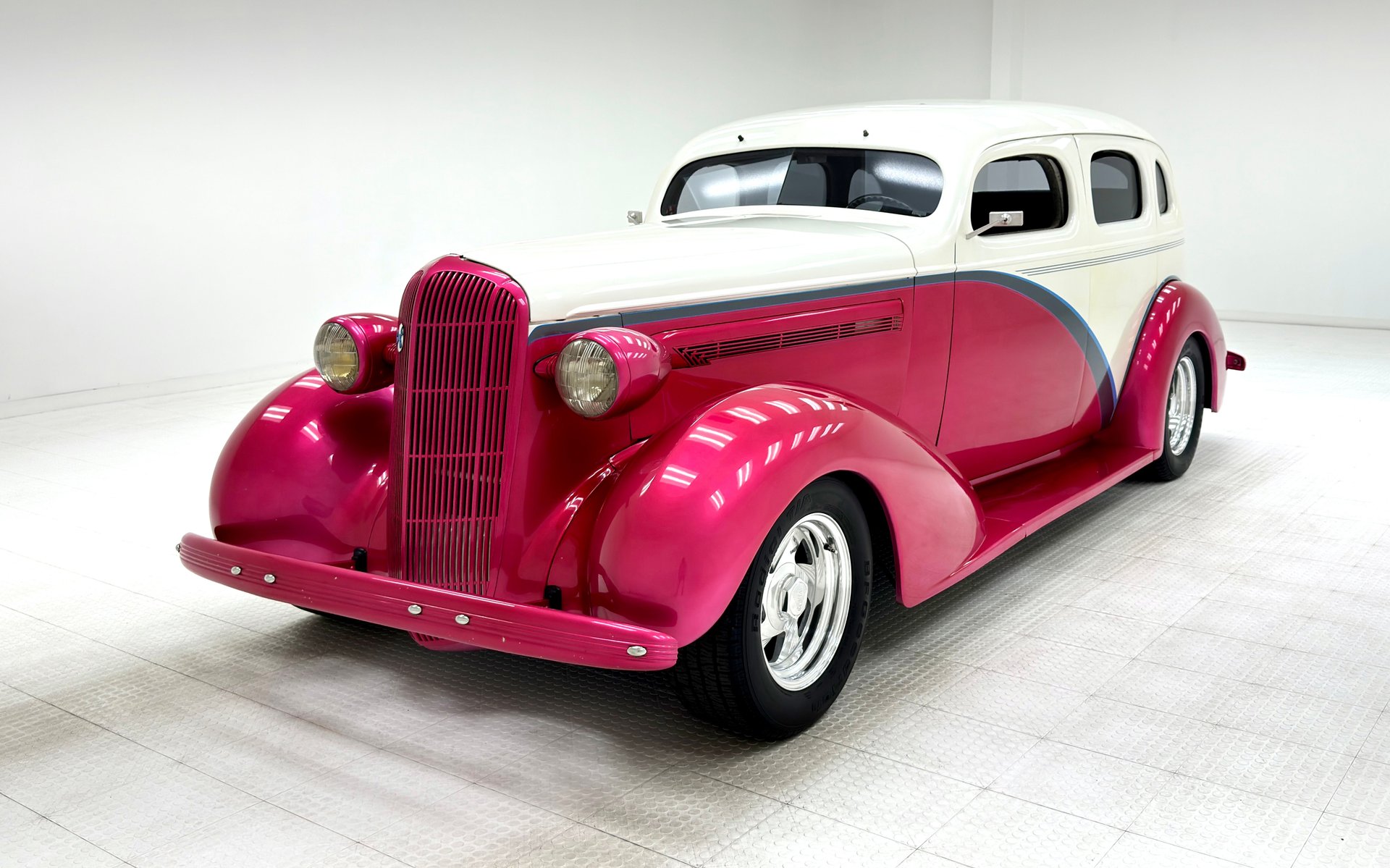 1936 Buick Series 40 in White