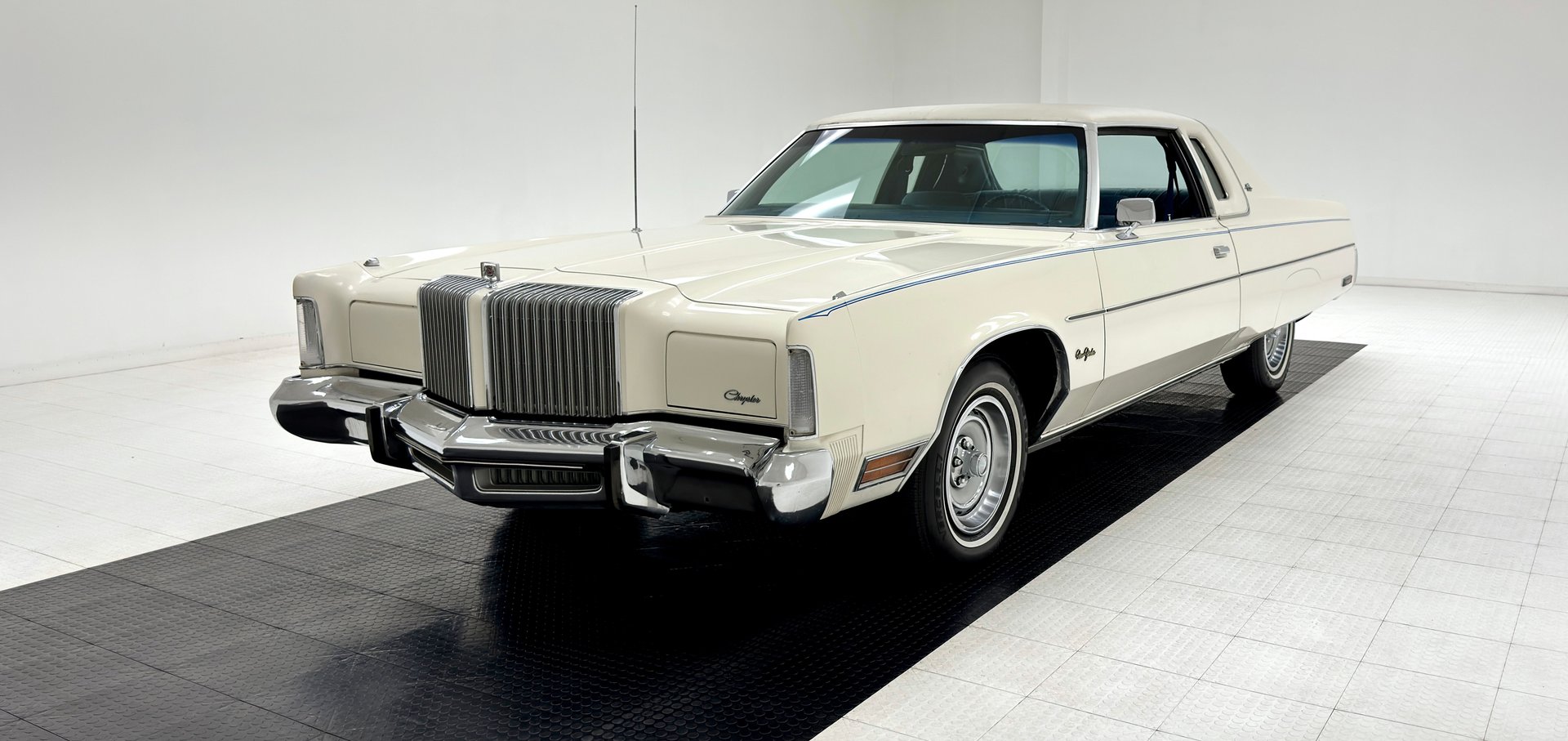 1976 Chrysler New Yorker in White