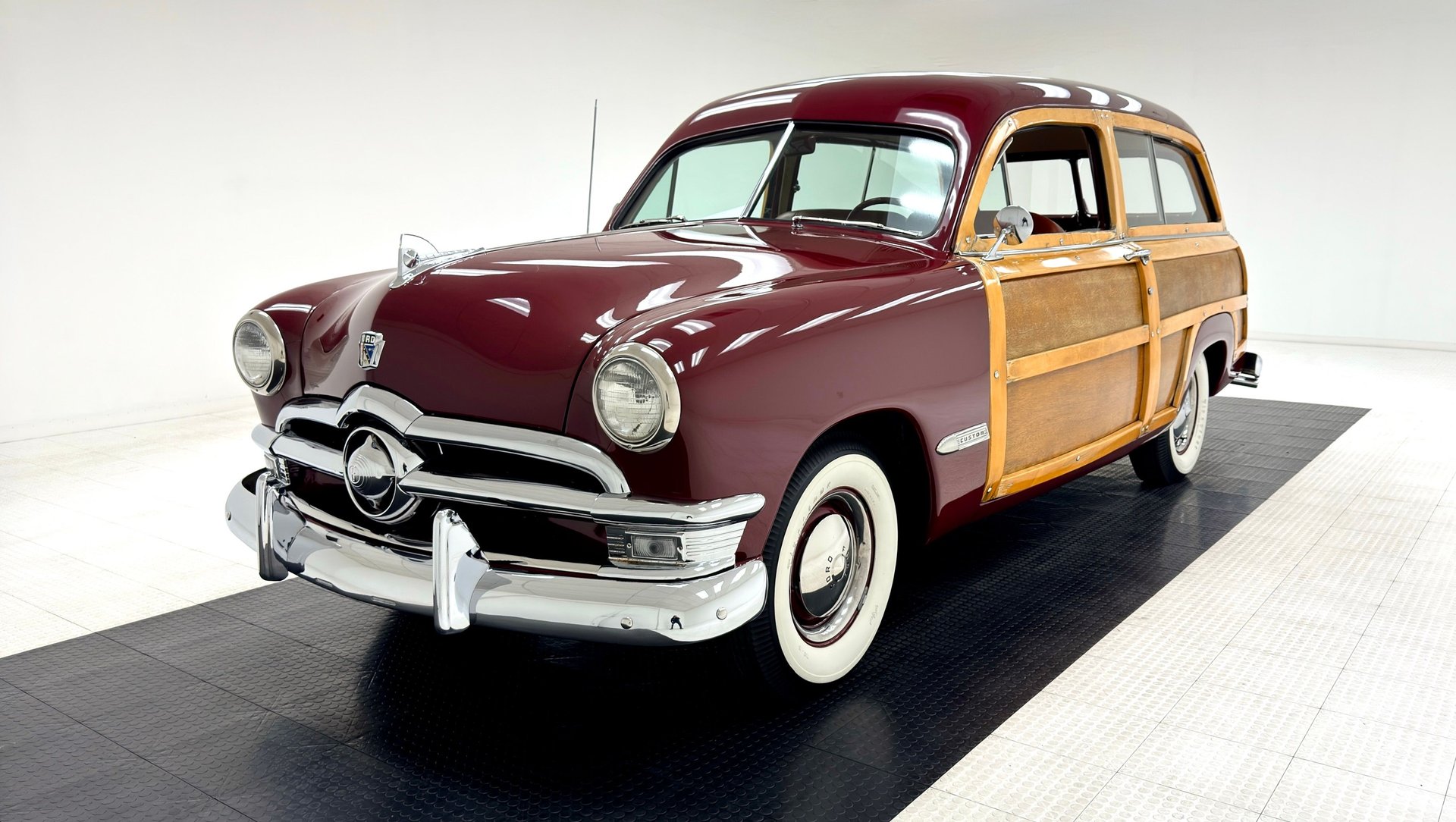1950 Ford Custom Deluxe in Maroon