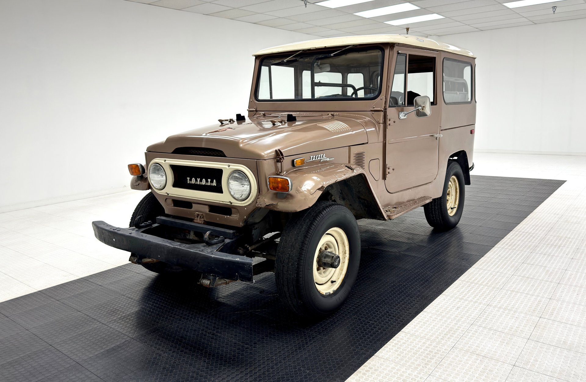 1973 Toyota Land Cruiser in Brown