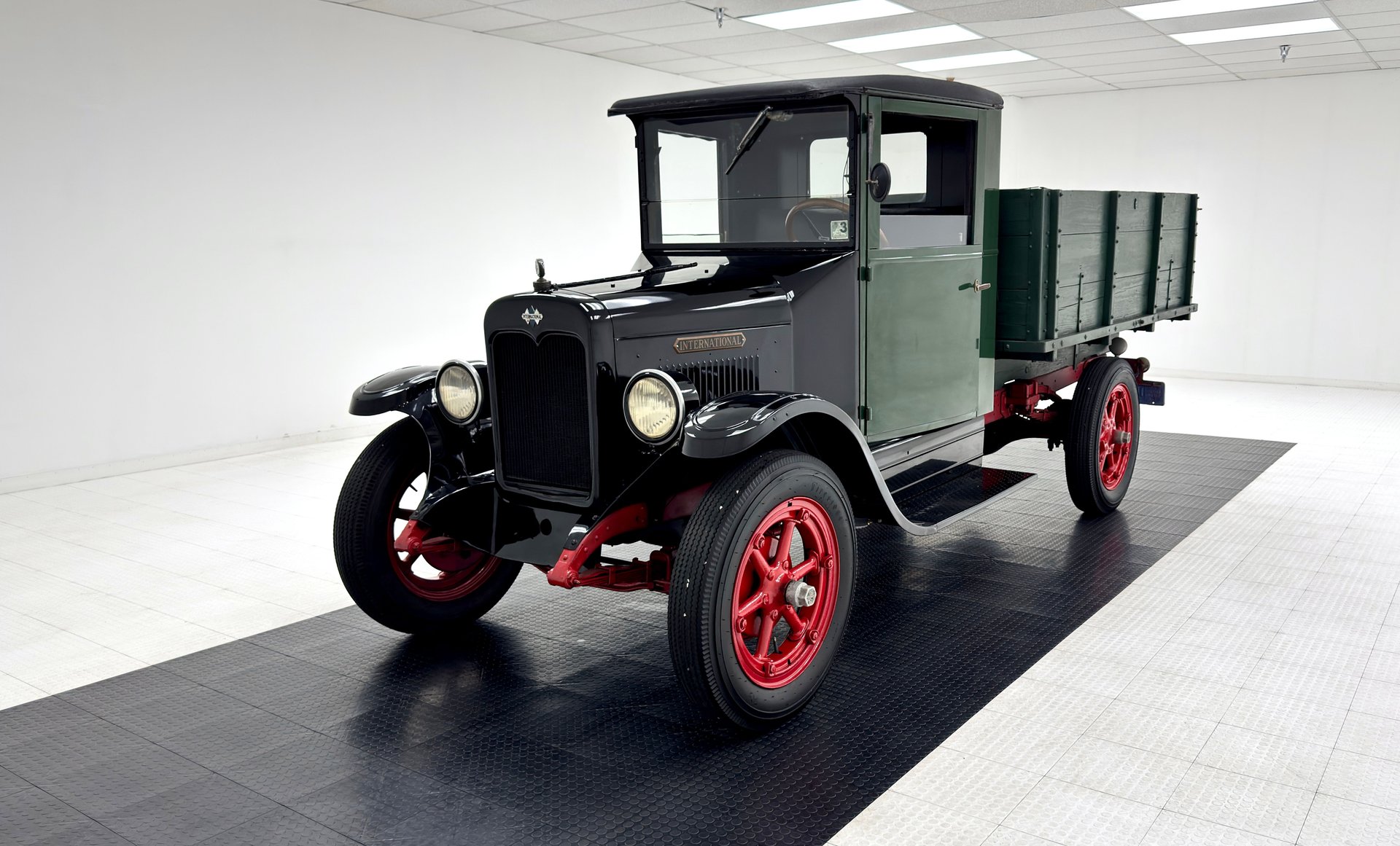 1930 International 6 Speed Special in Green