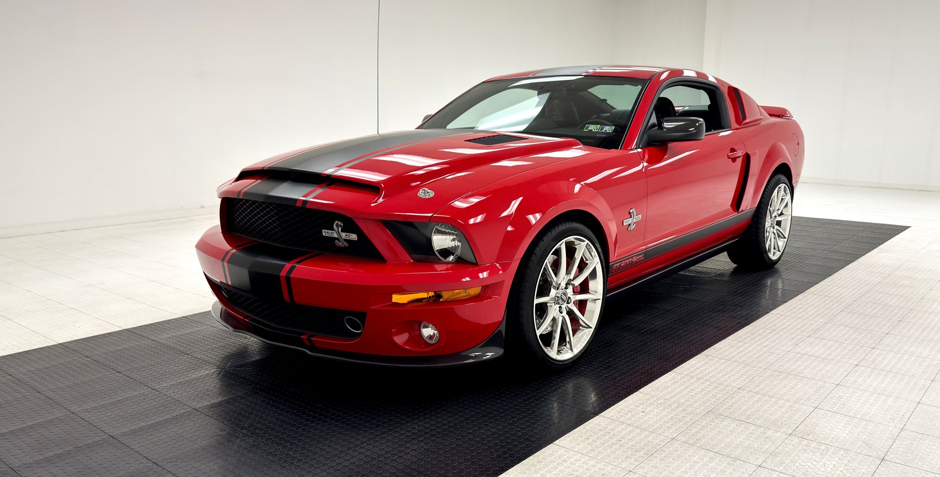2007 Ford Mustang in Red