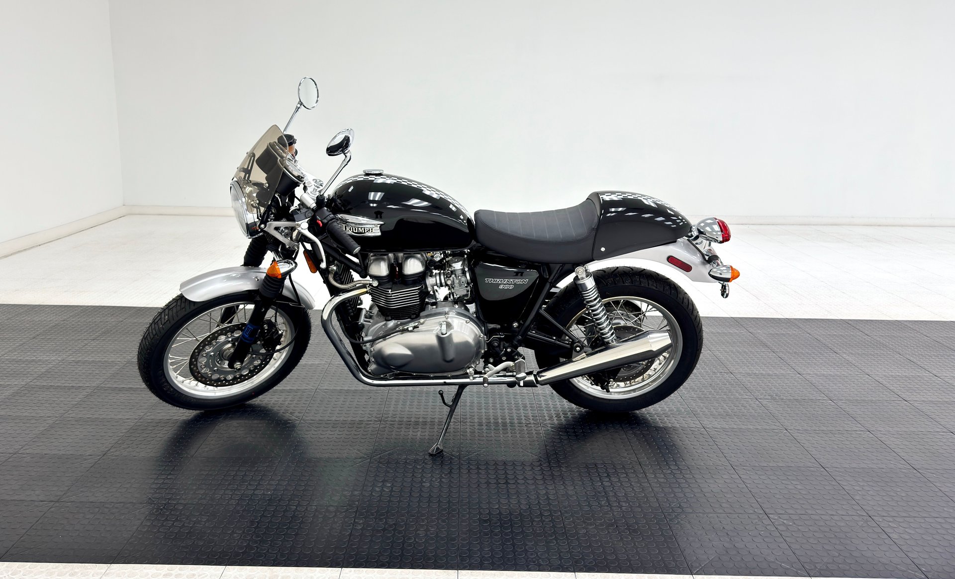 2007 Triumph Thruxton in Black
