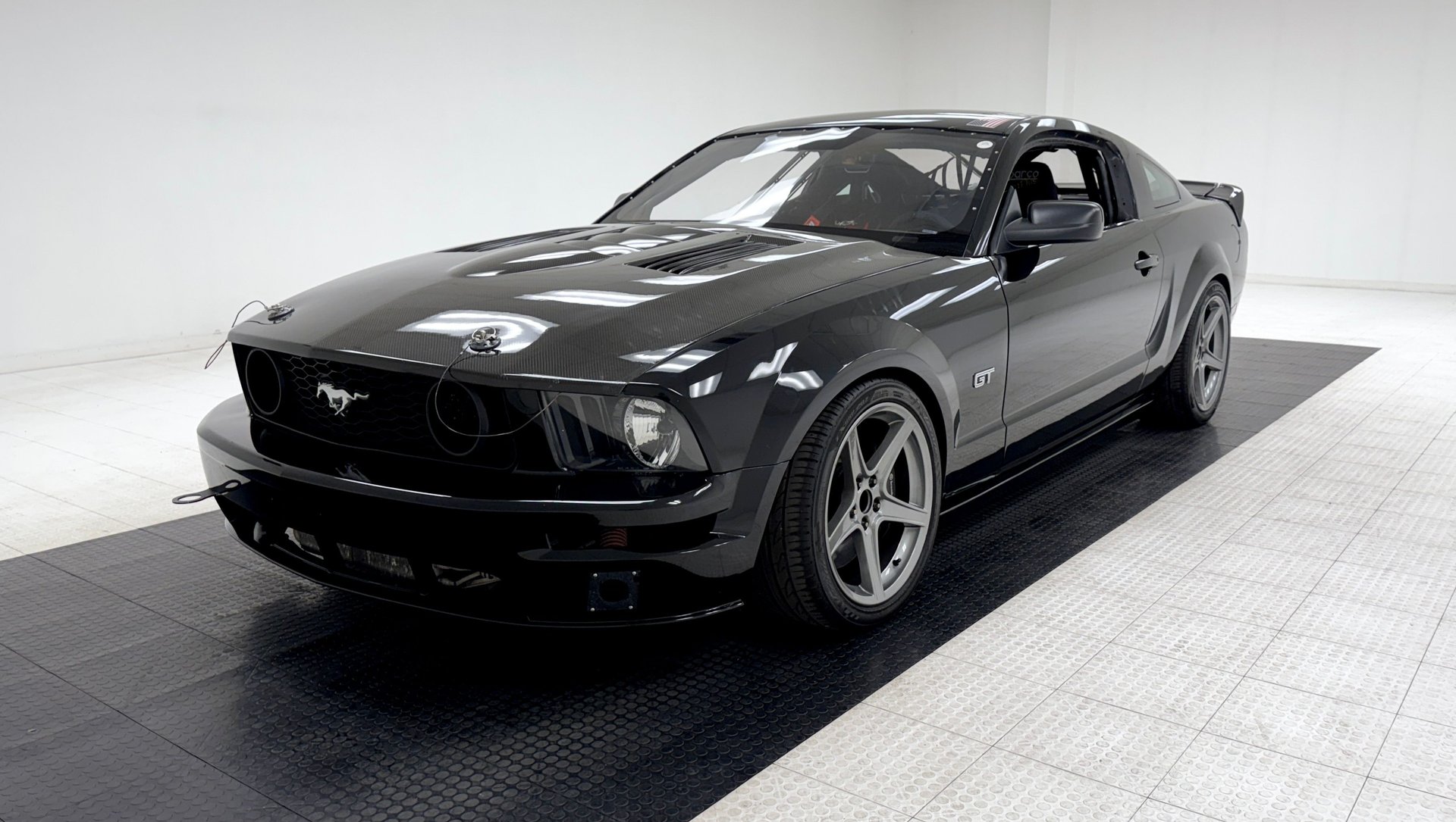 2005 Ford Mustang in Black
