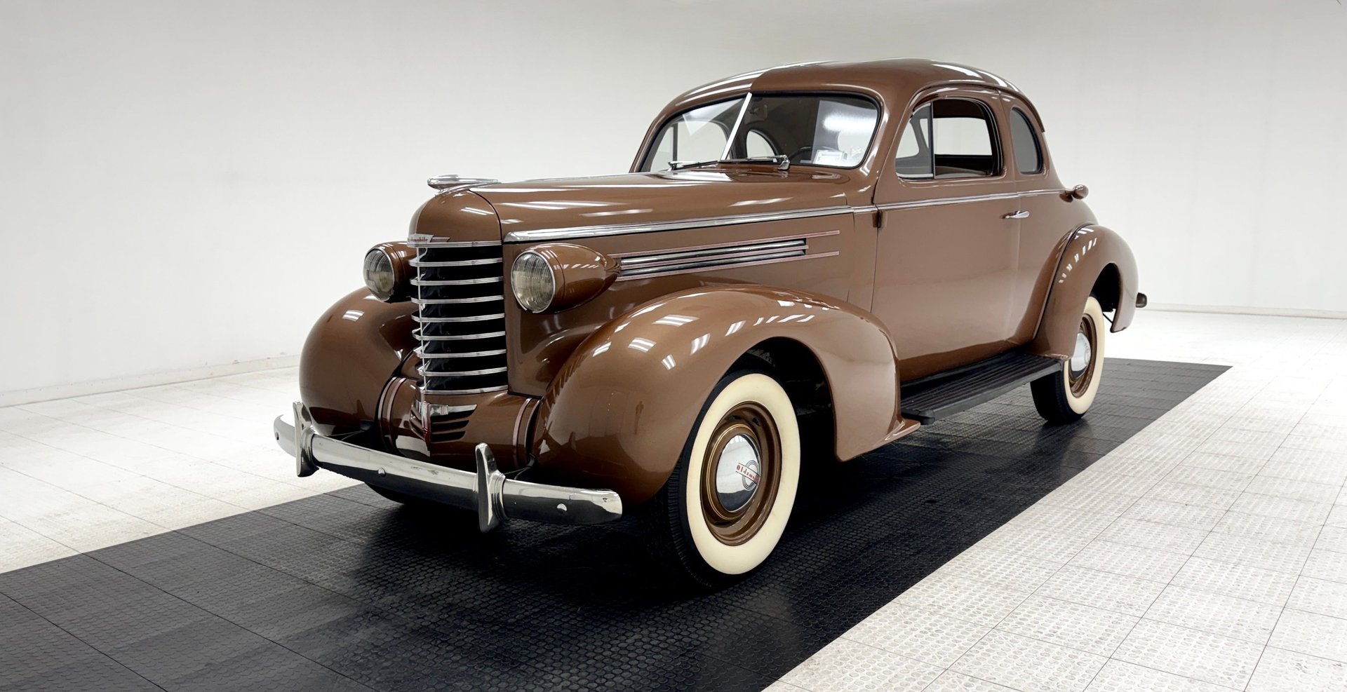 1937 Oldsmobile F37 6 Series in Bronze