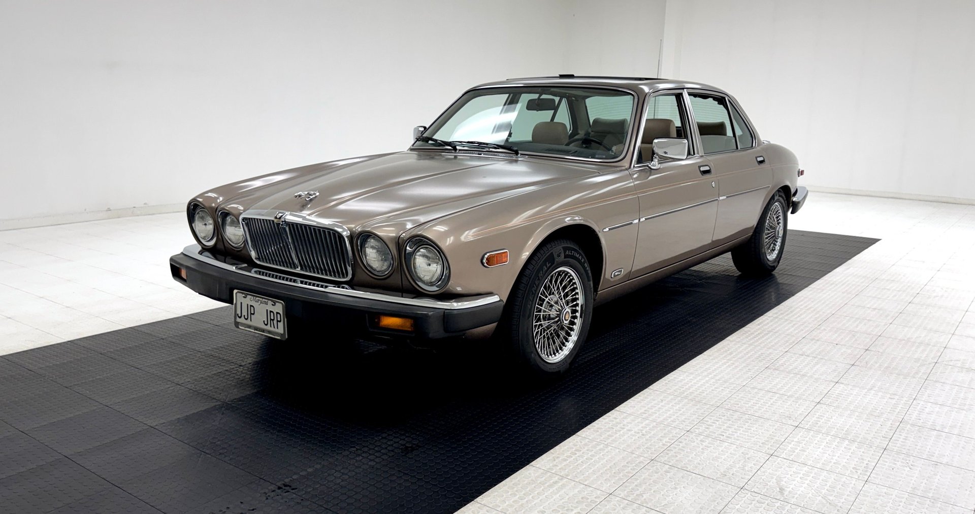 1986 Jaguar XJ6 in Fawn