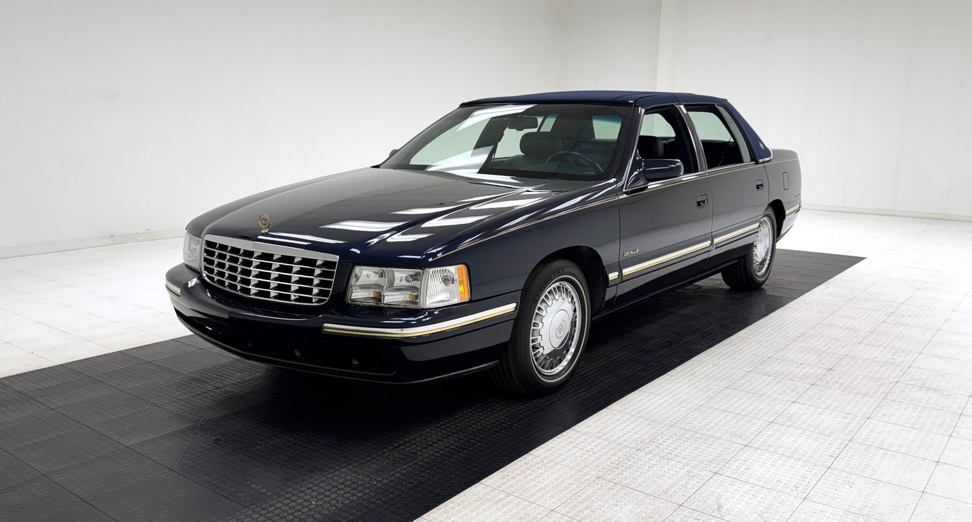 1997 Cadillac Sedan DeVille in Dark Blue