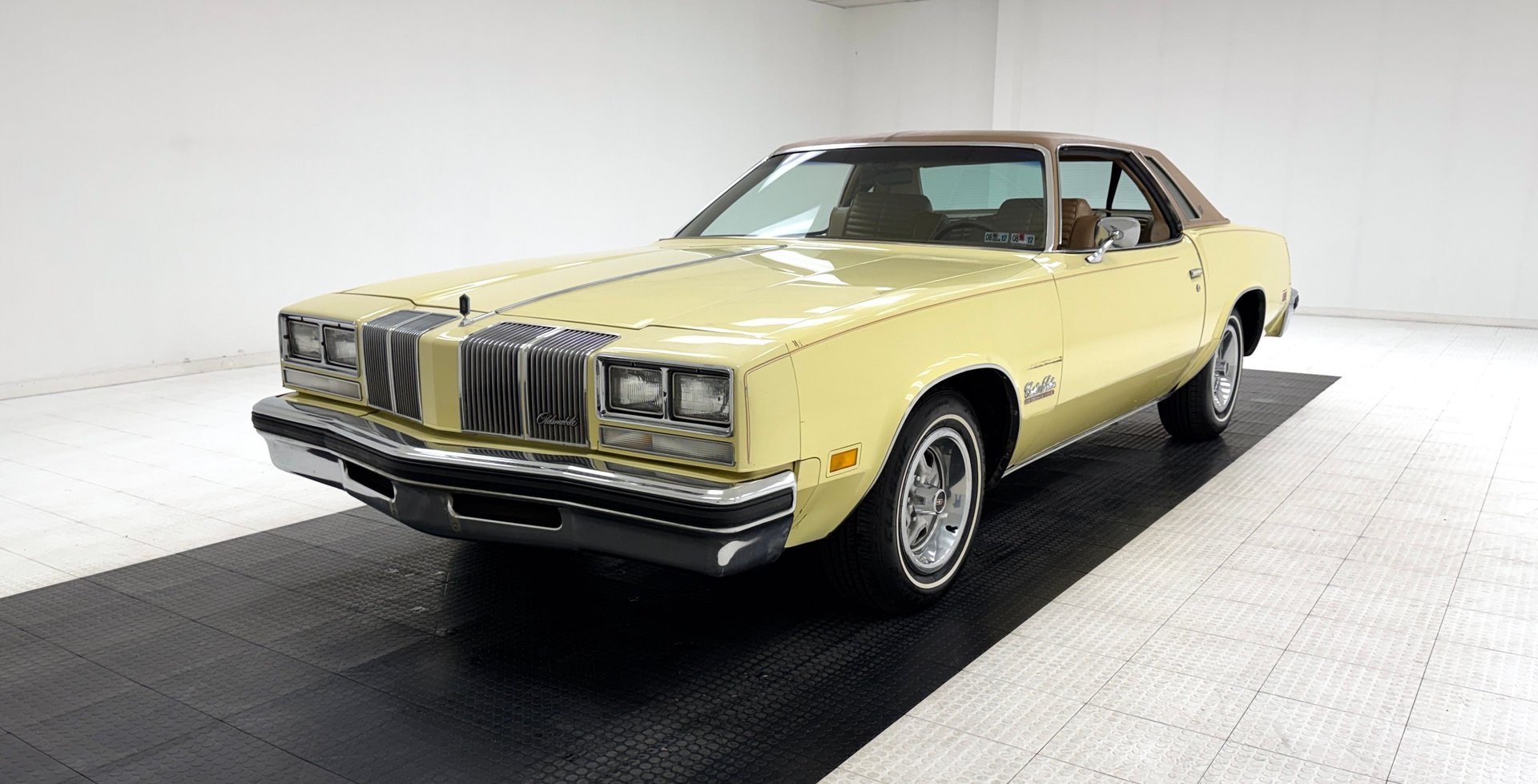 1976 Oldsmobile Cutlass in Cream
