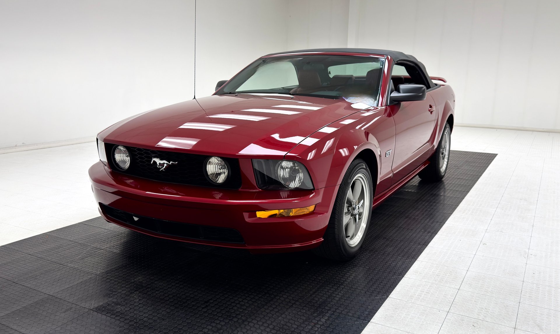 2005 Ford Mustang in Dark Red