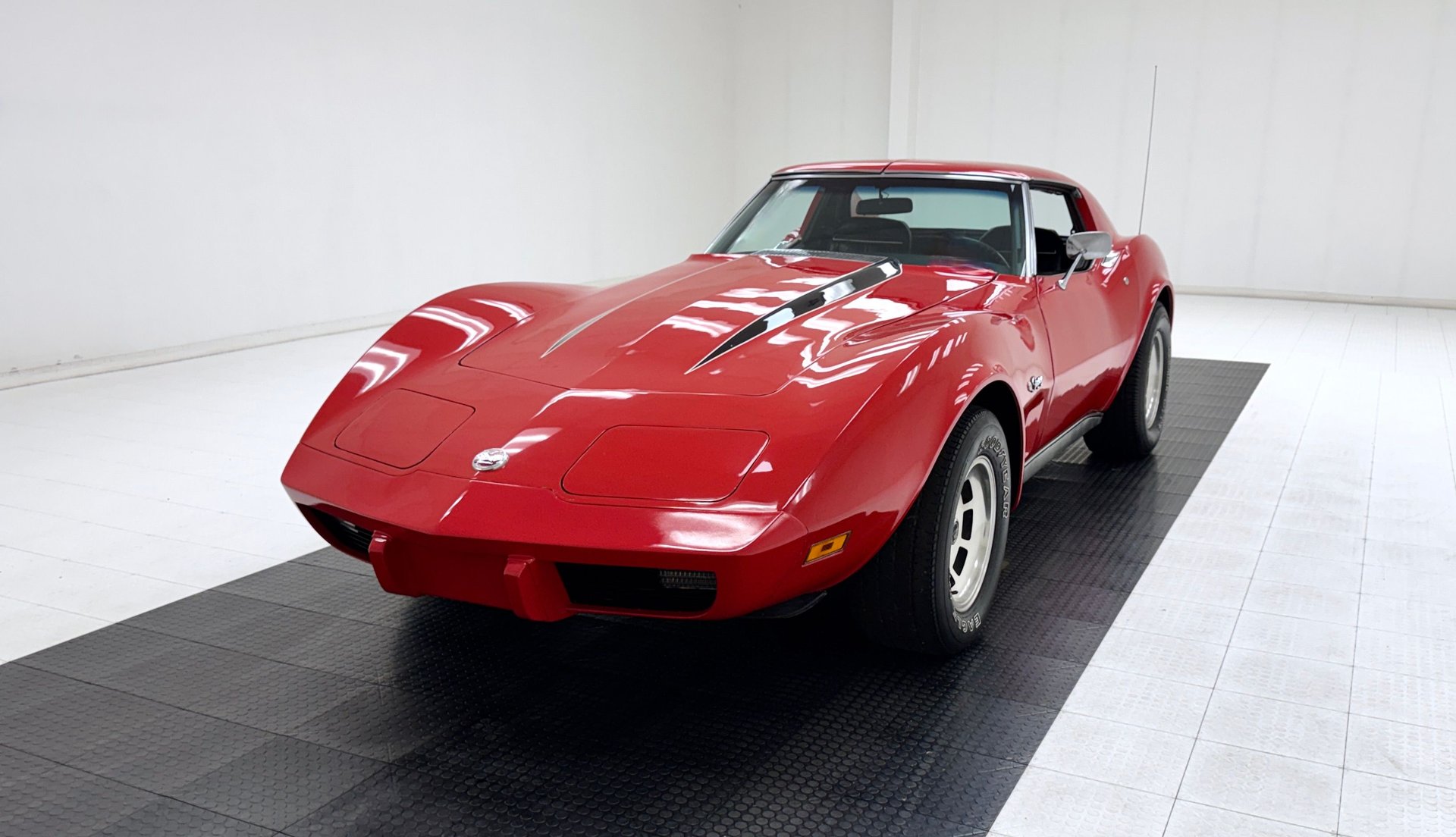 1975 Chevrolet Corvette in Red