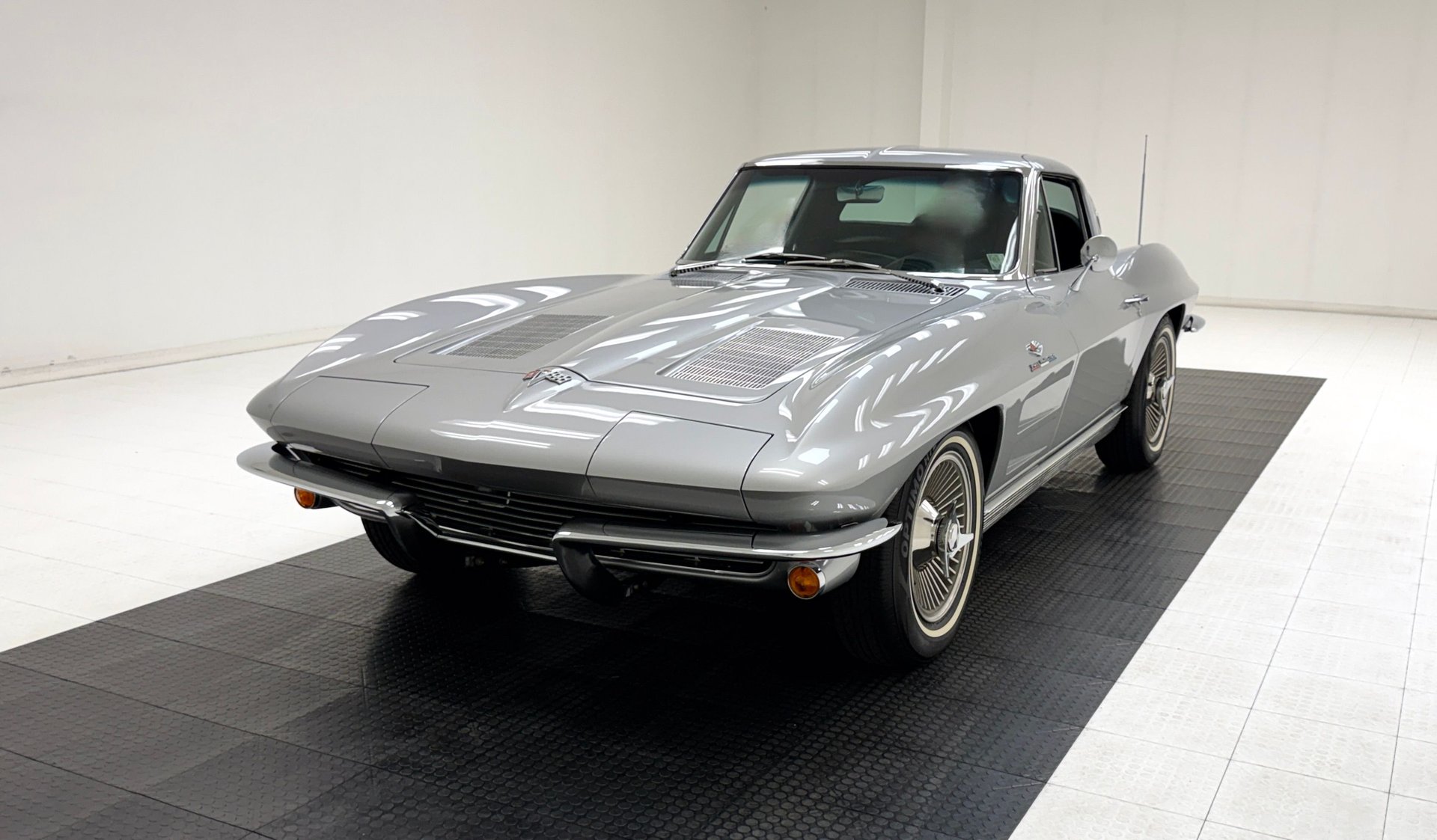 1963 Chevrolet Corvette in Silver