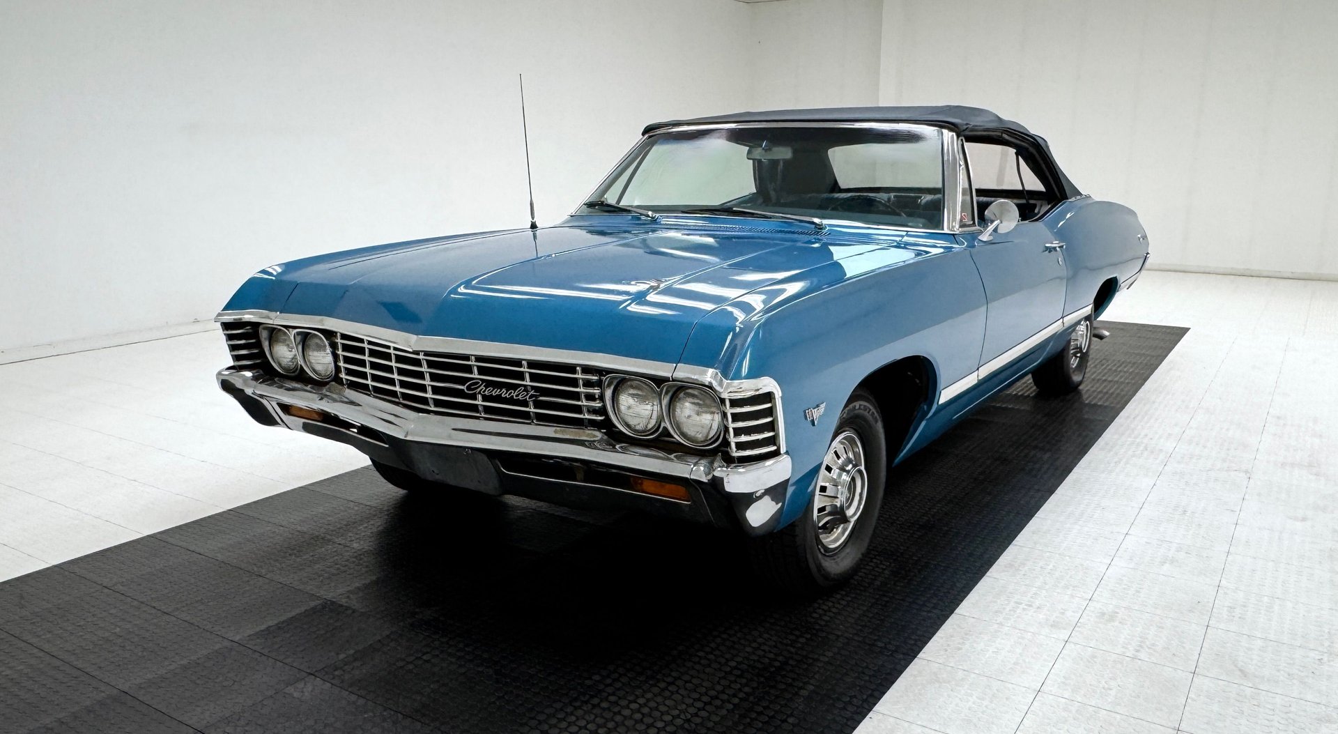 1967 Chevrolet Impala in Blue