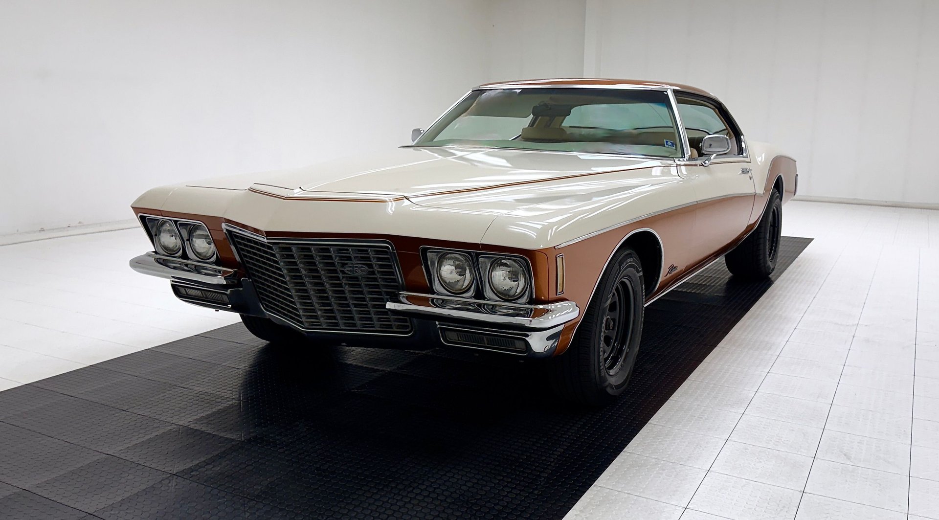 1972 Buick Riviera in Cream