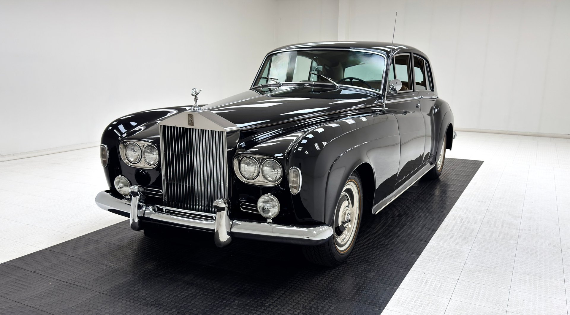 1964 Rolls-Royce Silver Cloud in Black