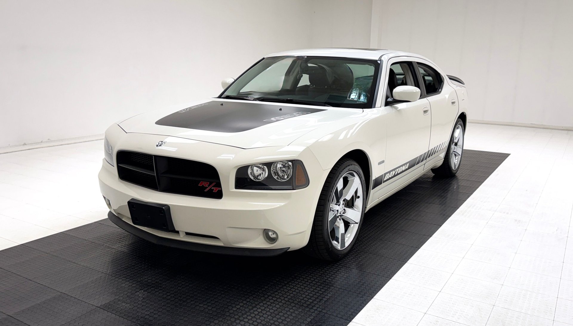 2009 Dodge Charger in White