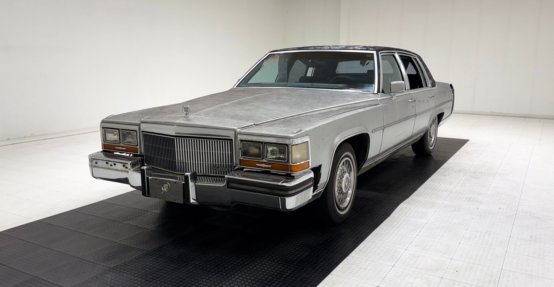 1989 Cadillac Fleetwood Brougham in Gray