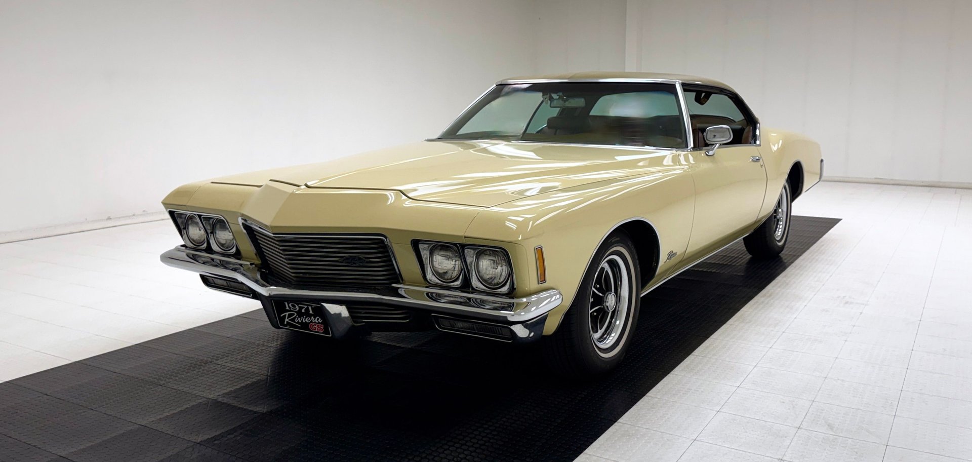 1971 Buick Riviera in Cream