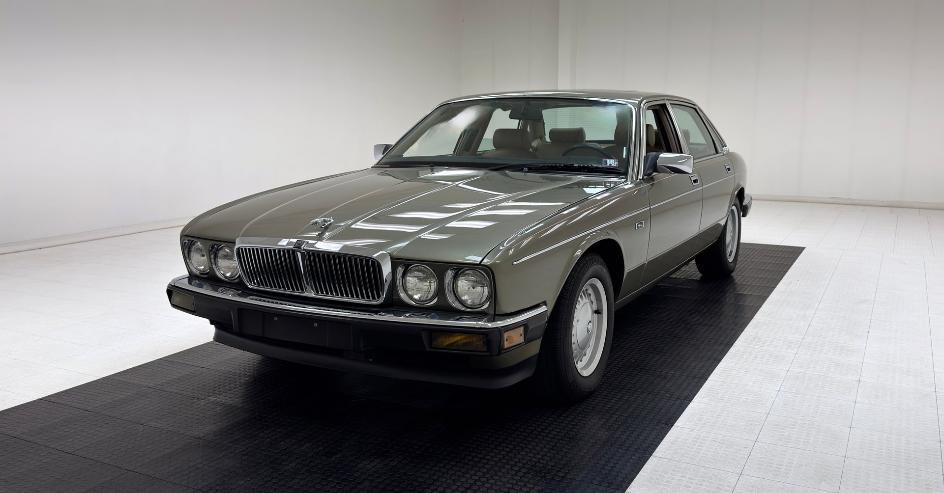 1989 Jaguar XJ6 in Light Green