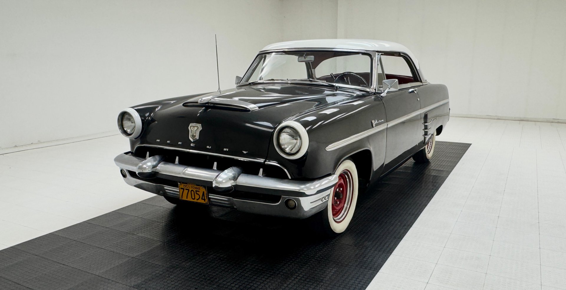 1953 Mercury Monterey in Black